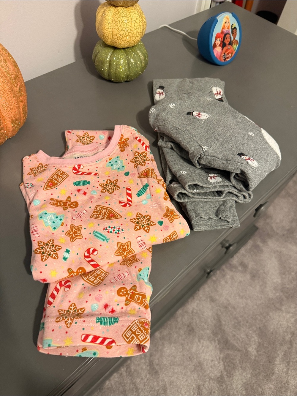Girls set of size 6 and 6t Holiday Jammies